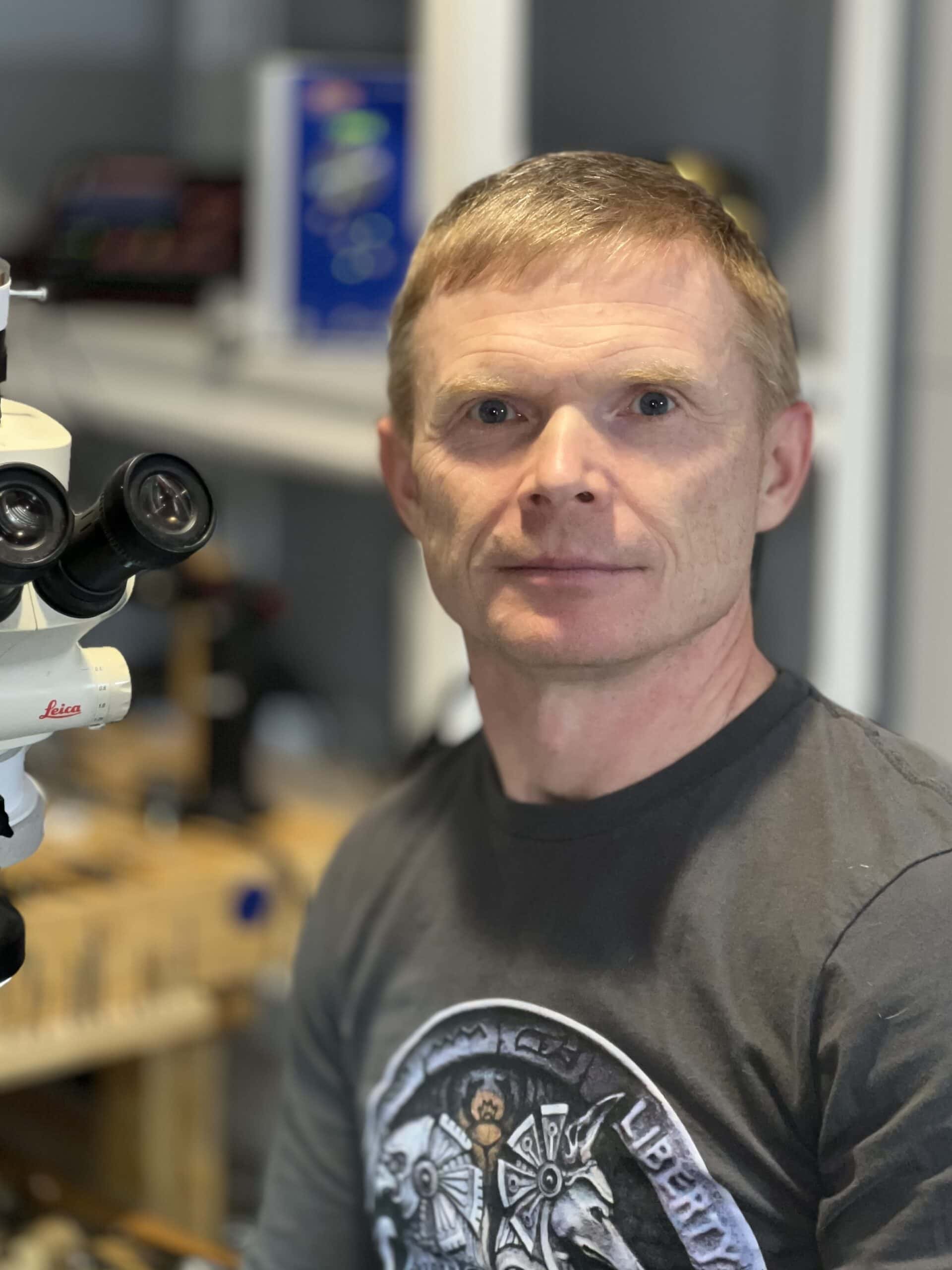 Porträt Aleksey Saburov Auf dem Bild sieht man Aleksey Saburov
